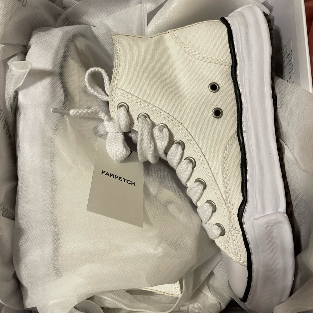 Maison Mihara Yasuhiro
high-top lace-up sneakers
FARFETCH ID 17661796
Size
40 IT